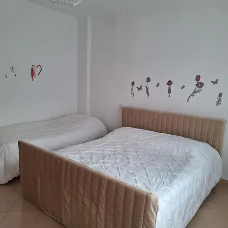 شقة Golem Holiday Apartment *
